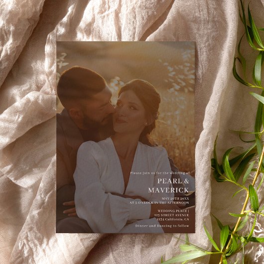 シンプルでエレガントな2枚の写真がおしゃれな白黒の結婚式 招待状