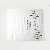 シンプルでエレガントなMr. and Mrs. フォトバックドロップ タペストリー (正面(横))