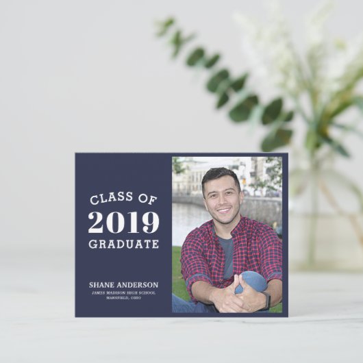 シンプルでスポーティなレタリングの卒業生の写真の発表 案内状 (スタンド正面)