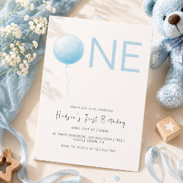 シンプルでソフトな青い風船の男の子のお誕生日おめでとう 招待状