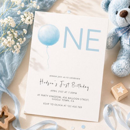 シンプルでソフトな青い風船の男の子のお誕生日おめでとう 招待状