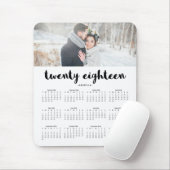 シンプルでモダンなタイポグラフィの2018年の写真のカレンダー マウスパッド (マウス)