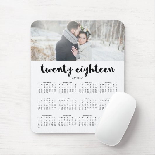 シンプルでモダンなタイポグラフィの2018年の写真のカレンダー マウスパッド (マウス)