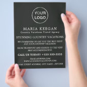 シンプルでモダンな旅行代理店の広告フライヤー チラシ (手)