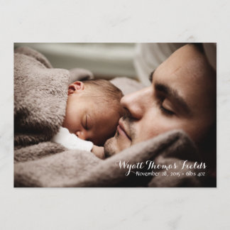 シンプルで白い原稿のベビーの発表 案内状