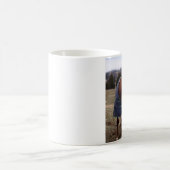 シンプルで青く青い海のマグ コーヒーマグカップ (中央)