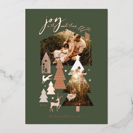 シンプルなものに喜びを。コジーな森の村 2 枚の写真 箔シーズンカード (正面)