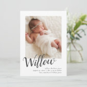 シンプルなカリグラフィー写真出産発表 招待状 (スタンド正面)