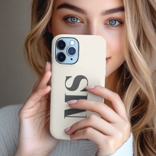 シンプルなクリームモノグラムイニシャル iPhone 13 PRO MAXケース
