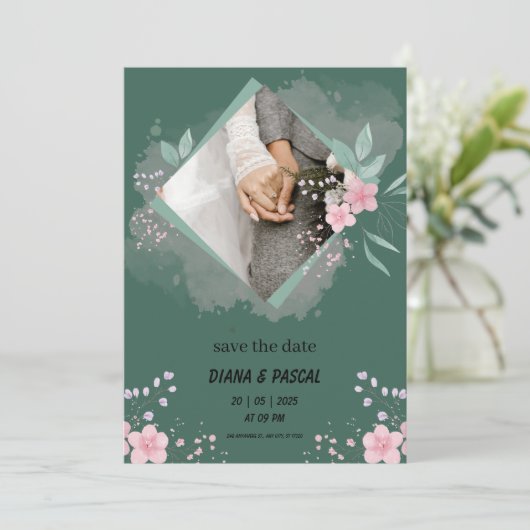 シンプルなグリーンとピンクのサプライズ 招待状 (スタンド正面)