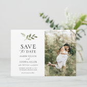 シンプルなグリーンの写真を使った Save the Date 招待状 (スタンド正面)