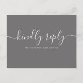 シンプルなグレー エレガントな署名スクリプト RSVP インビテーションポストカード (正面)