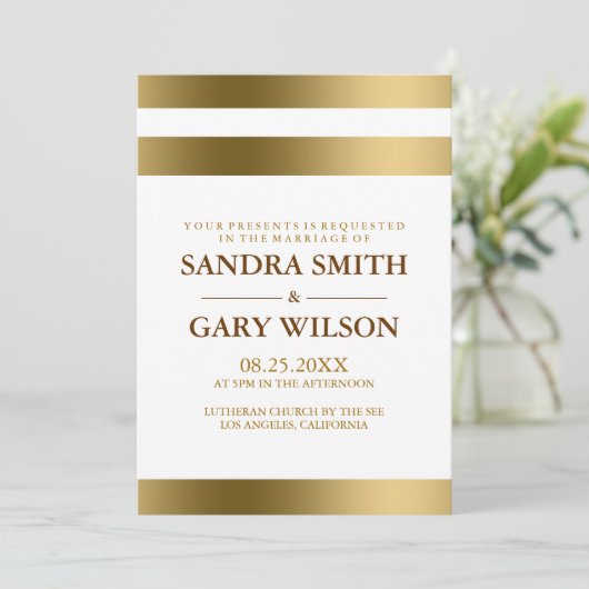 シンプルなゴールドのストライプが白い背景に映えるウェディング 招待状 (スタンド正面)