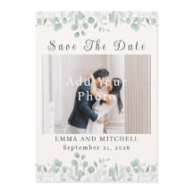 シンプルなセージグリーンの植物を基調としたミニマルなウェディング