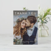 シンプルなタイポグラフィのモダンな写真の結婚式 サンキューカード (スタンド正面)