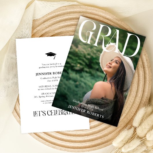 シンプルなタイポグラフィーと卒業写真 招待状