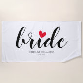 シンプルなテキストに赤いハートのカスタム ウェディング ビーチタオル (正面)