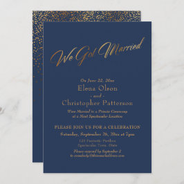 シンプルなネイビー＆ゴールドの「We Got Married」スクリプトのコンフェッティ 招待状
