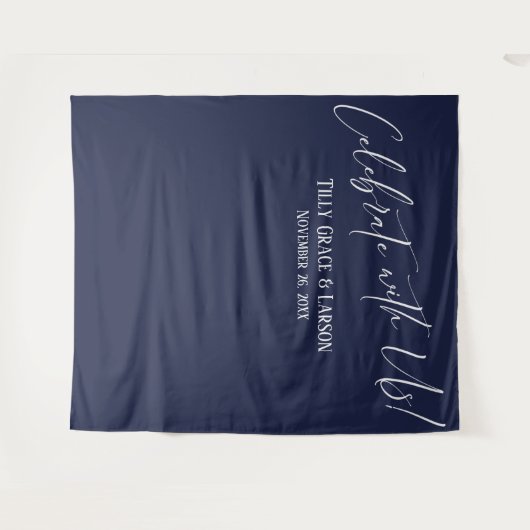 シンプルなネイビー 私たちと一緒にお祝いしよう! フォトバックドロップ タペストリー (正面(横))