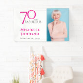 シンプルなピンクの70歳の誕生日おめでとう 横断幕 (インサイチュ)
