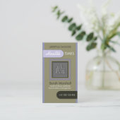 シンプルなファンシーグリーンと薄紫フォト名刺 名刺 (スタンド正面)