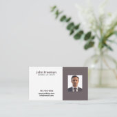 シンプルなブラウンとホワイトの写真保険代理店 名刺 (スタンド正面)