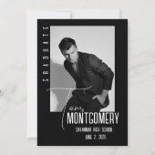 シンプルなブラックの写真付き卒業発表 招待状 (正面)