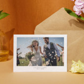 シンプルなブラック オン プラムホワイト ペイズリー RSVP 招待状