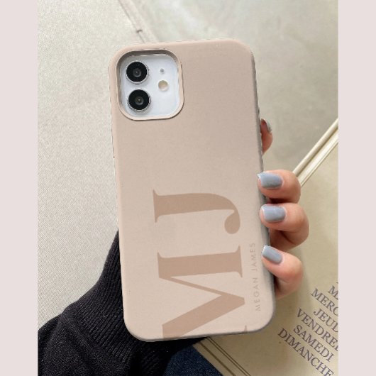 シンプルなベージュの特大イニシャル オーダーメイド Case-Mate iPhoneケース