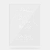 シンプルなホワイトリボン 結婚式前のお祝い アクリルサイン (正面)