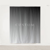 シンプルなモダングレーのオンブレグラデーションにエレガントなテキスト タペストリー (正面)