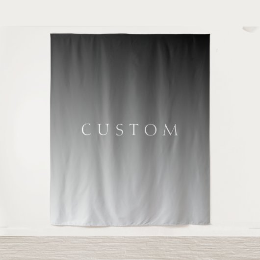 シンプルなモダングレーのオンブレグラデーションにエレガントなテキスト タペストリー (正面)