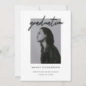 シンプルなモノクロのスクリプト写真 卒業式 招待状 (正面)