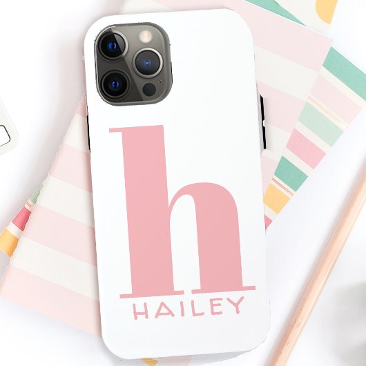 シンプルなモノグラムと名前の組み合わせが可愛い iPhoneケース