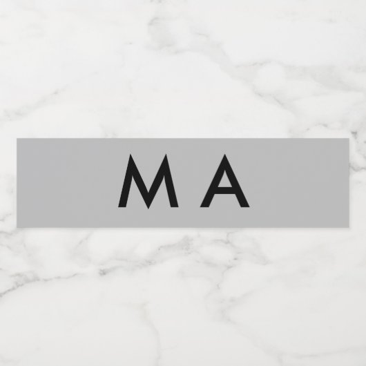 シンプルなモノグラム あなたの名前のイニシャルを入れて ミニマルなデザインの男性用 ペットボトルラベル (シングルラベル)