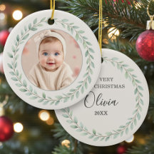 シンプルなユーカリの赤ちゃんの最初のクリスマス 写真