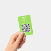 シンプルなライムグリーンのQRコード付き社員証 バッジ (手持ち)