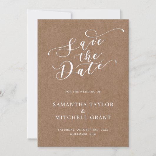 シンプルなラスティッククラフトの背景を使ったSave the Date 招待状 (正面)