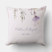 シンプルなラベンダー花の結婚式のパーソナライズド クッション (正面)