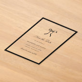 シンプルなリボンのクラシックな結婚式のSave the Date アクリル招待状 (レイダウン)
