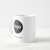 シンプルなロゴとテキストのビジネス コーヒーマグカップ (正面左)