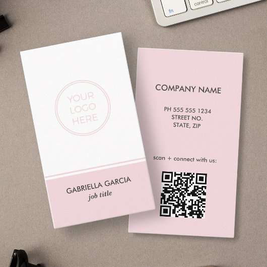 シンプルなロゴのQRコード入りビジネスカード（Blush Pink） 名刺