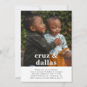 シンプルな共同誕生日招待状 | フォト | 双子 招待状 (正面)