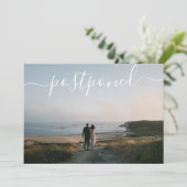 シンプルな写真で延期する結婚式の日程変更のお知らせ 案内状 (スタンド正面)