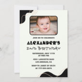 シンプルな写真付きブラックの男の子用2歳の誕生日招待状 招待状 (正面)