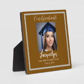 シンプルな写真 'Our Graduate' ブラウン カスタマイズ フォトプラーク (正面)