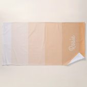 シンプルな勾配のモモは名前をカスタムすると縞で飾ります ビーチタオル (正面)