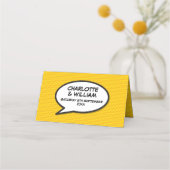 シンプルな名前と日付のコミックブックの結婚式 プレイスカード (裏面)