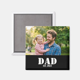 シンプルな太字の白いテキストと写真のDad Established マグネット