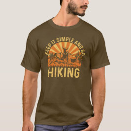 シンプルな山の日の入り ハイキング Tシャツ